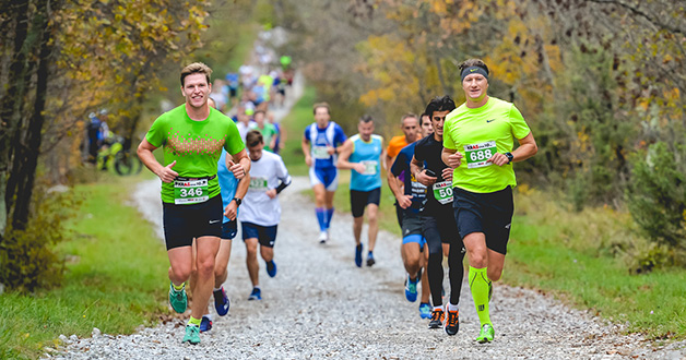 Runners greet autumn on Karst